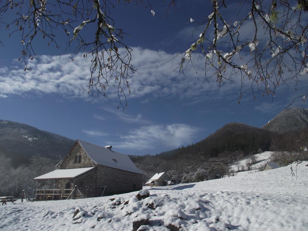 Les Chalets De La Foret D'Issaux Osse-en-Aspe エクステリア 写真